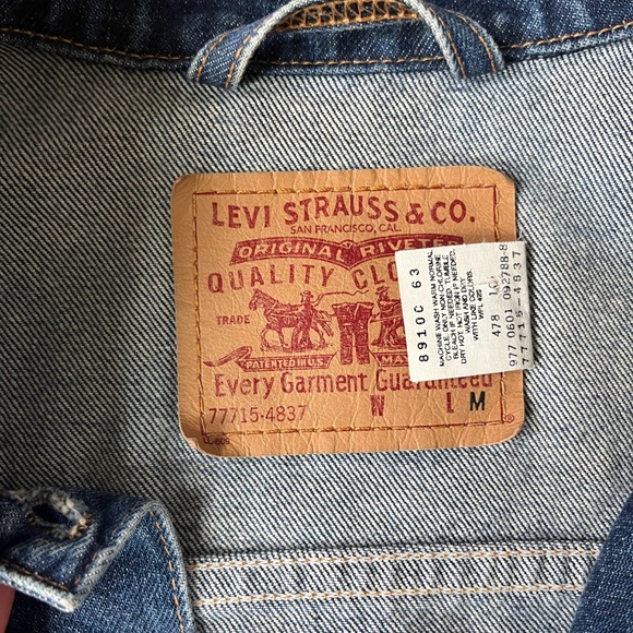 Levi's Light Blue Denim Jacket with Tan Leather Patch - Picture 3 of 5